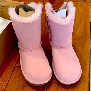 Brand new l classic mini cufffed bow pink UGG